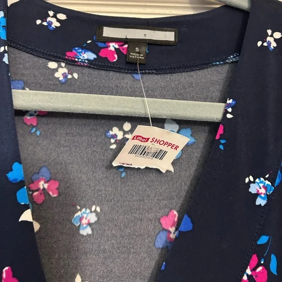 NWT VERSATILE Floral Wrap Dress w/V Neck and a Comfortable Knit Fit - Picture 5 of 12